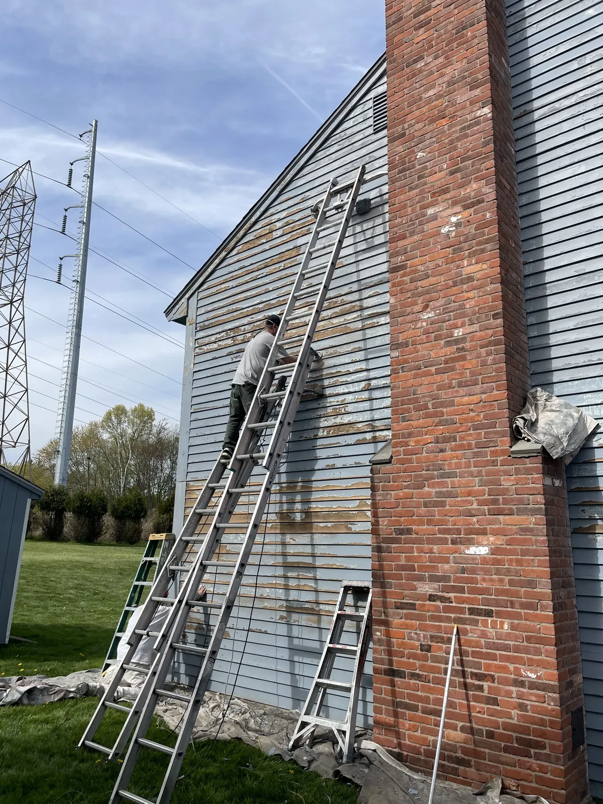 Residential siding renewal before painting